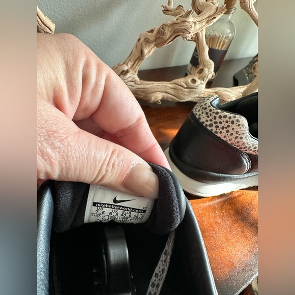 NIKE Men's Air Safari Black Premium NRG Great Britain Shoes 543261-040 Size 7.5 - Picture 3 of 9